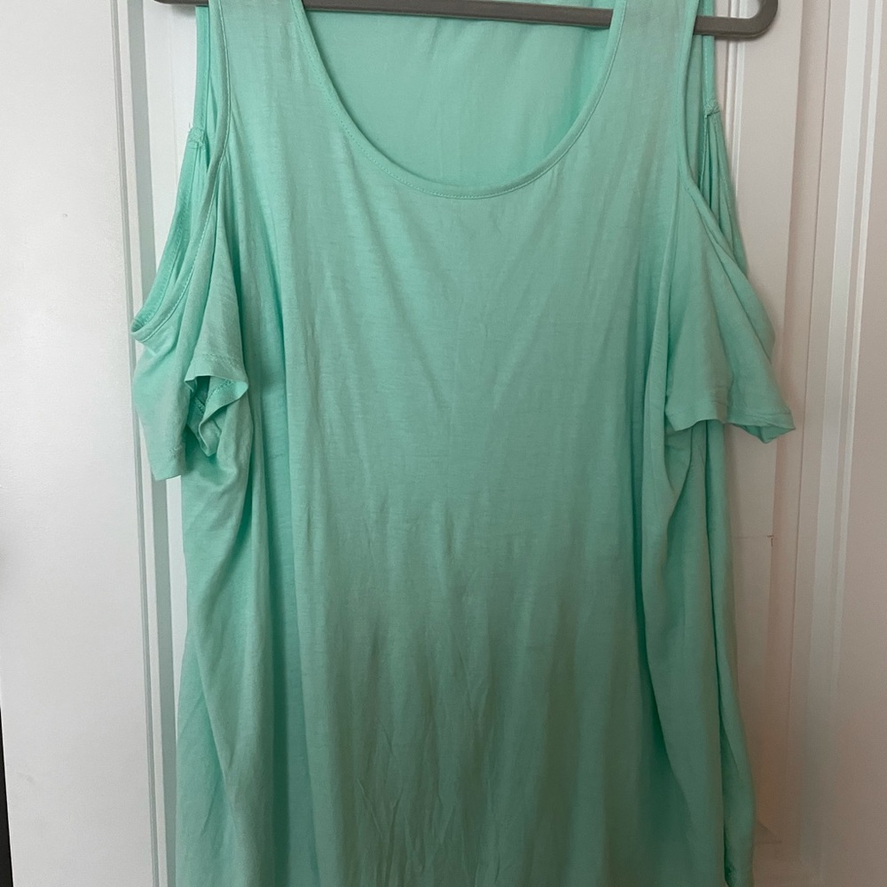 GUC Mint Crown & Ivy Cold Shoulder Top XL
